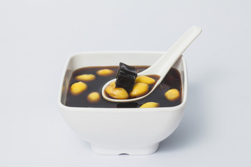 Chinese dessert, cold boiled Ginkgo with the Longan soup in Thai