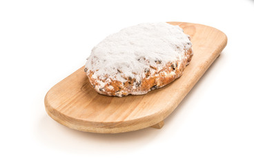 Christstollen auf Stollenbrett - Freisteller