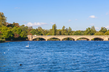 Obraz na płótnie Canvas Serpentine Bridge in Hyde Park, London