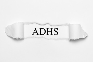 ADHS auf weißen gerissenen Papier