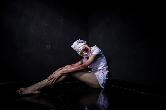 Crazy dead Silent Hill nurse cosplay
