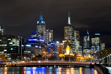 Fototapeta na wymiar By the Yarra river in Melbourne at night