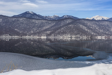 Obraz premium Frozen lake and mountains, Nohur lake in Azerbaijan