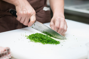 Cutting of spring onions
