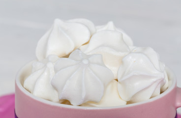 S&uuml;&szlig;e Baiser in Tasse als Geschenk