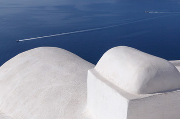 traditional whitewashed Cycladic house in Oia on Santorini