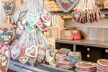 Lebkuchenherzenstand an der Kirmes