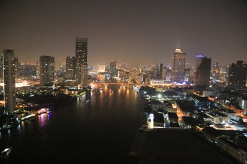 Fototapeta na wymiar Skyline von Bangkok bei Nacht