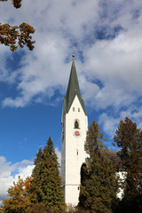 Fototapeta na wymiar Pfarrkirche St. Johannes Baptist in Oberstdorf
