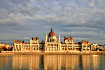 Fototapeta premium Budapest Parliament at Sunset, Hungary