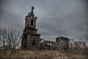 An old abandoned decayed wooden Church of the Intercession of the Holy Virgin in the village Aldia, Tambov region, Russia © Mulderphoto