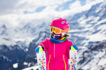 Fototapeta na wymiar Little child skiing in the mountains