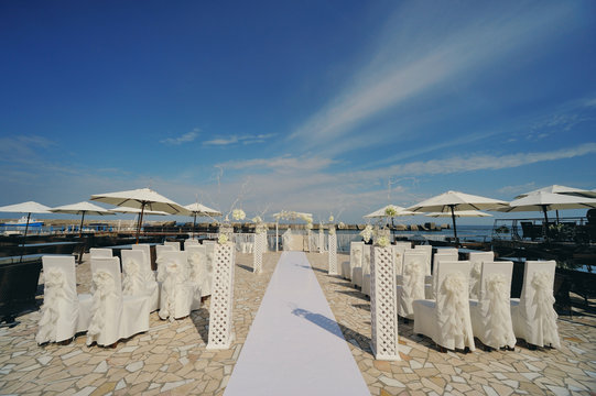 wedding ceremony by the sea, white powdery lungs of tone