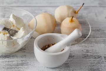 Pears with chocolate sauce