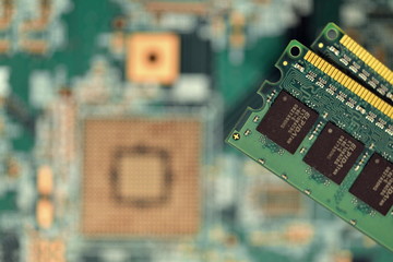 最先端の電子基板とメモリーモジュール