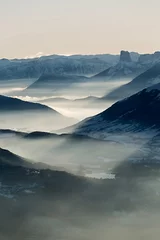 Fototapete Grau Berge bewölkte Landschaft