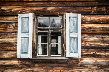 Obraz na płótnie Canvas Small window in wooden village house cottage.
