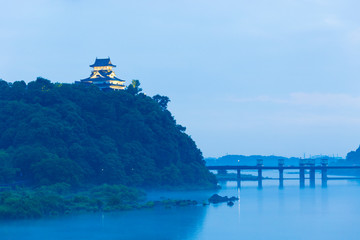 Fototapeta premium Distant Inuyama Castle Blue Hour Evening River H