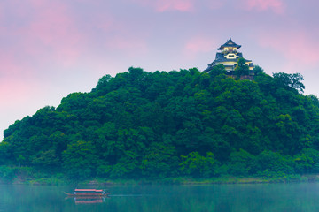 Obraz premium Inuyama Castle Sunset Kiso River Tourist Cruise H