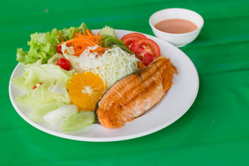 grilled fish steaks salad