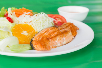 grilled fish steaks salad