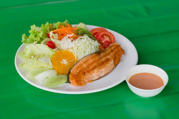grilled fish steaks salad
