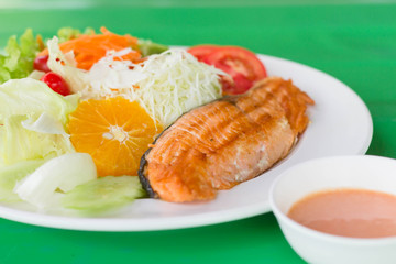 grilled fish steaks salad