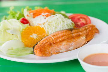 grilled fish steaks salad