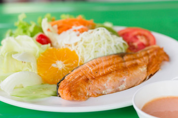 grilled fish steaks salad