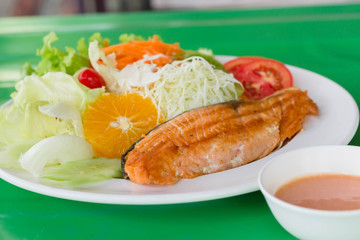grilled fish steaks salad