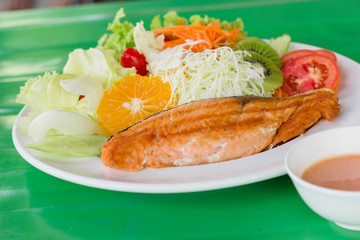 grilled fish steaks salad