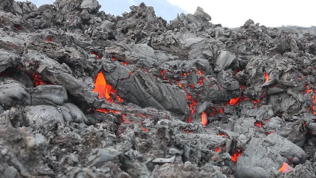 Лавовый поток вулкана Толбачик на Камчатке