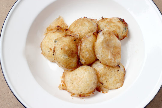 Kind of Thai sweetmeat , thai dessert, Thai coconut pudding. Kanom Krok .