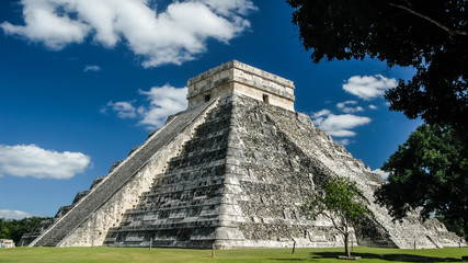 Pyramid of Kukulkan in Chichen Itza old maya city, Yucatan, Mexico