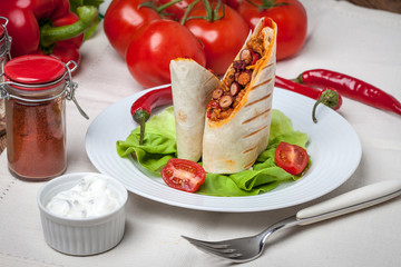 Burritos filled wiht minced meat, bean and vegetables.