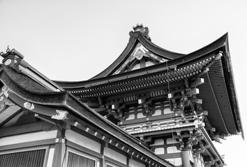 Naklejka premium Beautiful architecture in Kiyomizu-Dera temple, Kyoto, Japan (black and white).
