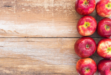 Äpfel auf Holz Hintergrund Obst Früchte Rot Reif
