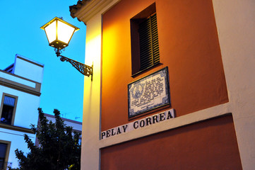 Calle de Triana al anochecer, Sevilla, España