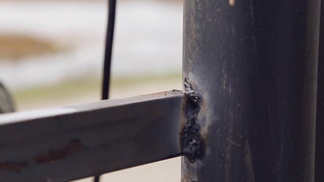 welding of metal structures in outdoors