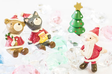 クリスマスのカップルとサンタ