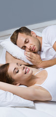 Obraz na płótnie Canvas Young couple sleeping on the bed