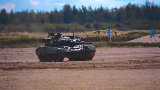 Four tanks T-90 are dancing on "tank biathlon". Includes audio. Contains audio