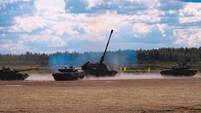 Shot from 2S35 "Coalition-SV" - Russian 152mm self-propelled howitzer, surrounded tanks "T-90". Includes audio. Contains audio