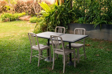 Obraz premium Table set in the garden