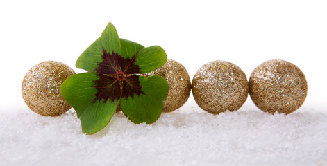 Christmas decoration with snow and cloverleaf.