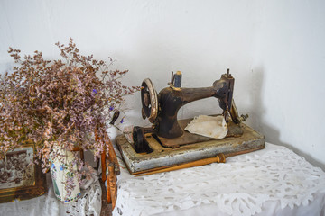 The old manual sewing machine. The machine for stitching thread wear
