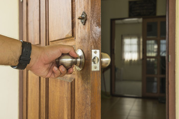 Obraz premium abstract scene of man open the wood door to room