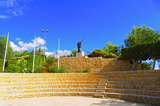 pueblo de Finestrat calles ,casas y parques en Alicante Valencia