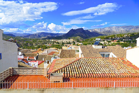 pueblo de Finestrat calles ,casas y parques en Alicante Valencia