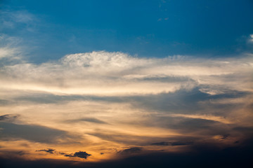 Obraz premium colorful dramatic sky with cloud at sunset